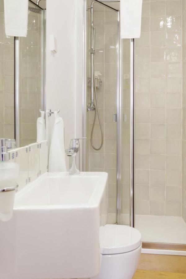 Chiado Rooftop Retreat: 19th Century Charm with River Views Lisbon Exterior photo