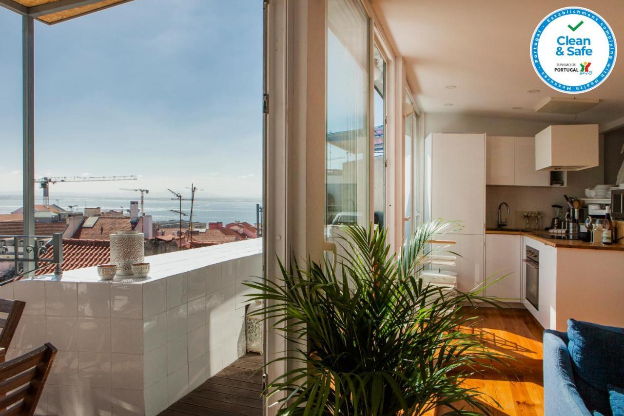Chiado Rooftop Retreat: 19th Century Charm with River Views Lisbon Exterior photo