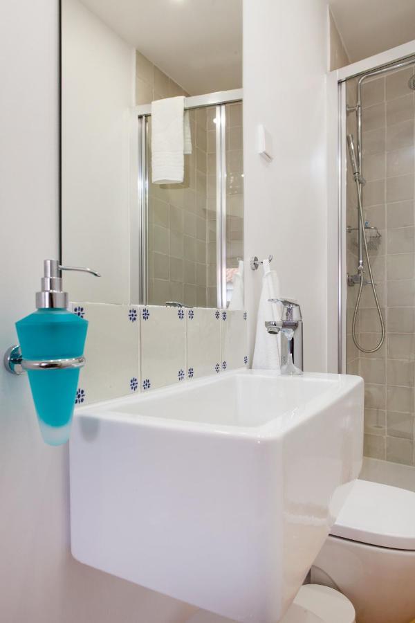 Chiado Rooftop Retreat: 19th Century Charm with River Views Lisbon Exterior photo