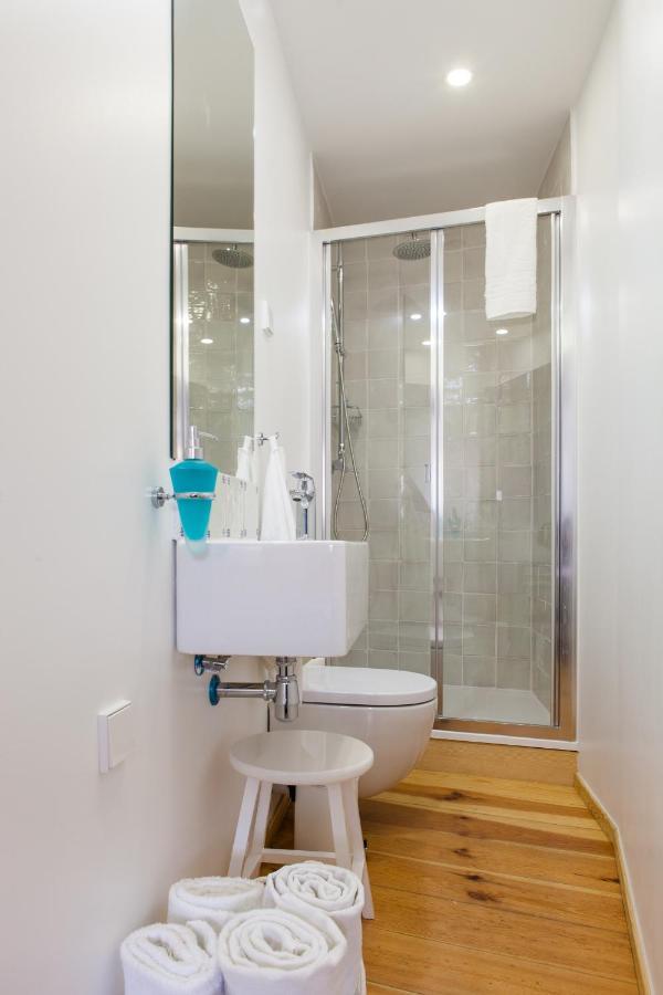 Chiado Rooftop Retreat: 19th Century Charm with River Views Lisbon Exterior photo