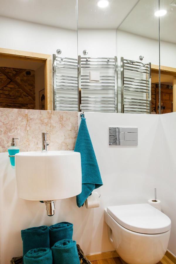 Chiado Rooftop Retreat: 19th Century Charm with River Views Lisbon Exterior photo